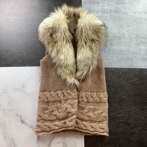 LOFT Sweaters - LOFT Faux Fur Cable Knit Sweater Vest XS Tan EUC LOFT Sweaters - LOFT Faux Fur Cable Knit Sweater Vest XS Tan EUC